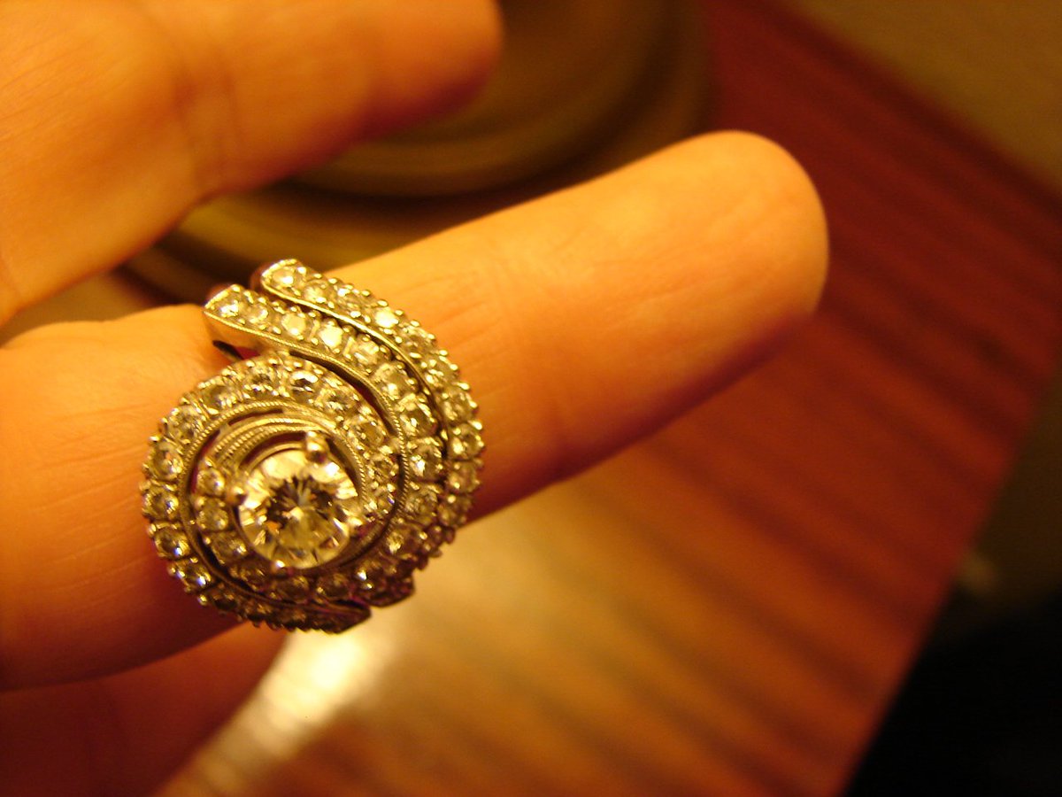 BackstageVShop's tweet photo. Bridal Ring Set, 49 DIAMONDS, 14K White Gold, Bridal Set, Interlocking Swirl, Wedding Set, Engagement Ring &amp; Wedding Ring Size 7 1/2 https://t.co/Hd2dkVM3WV #EtsyFinds #EtsyShop #Etsy #BackStageVintageShop #EtsyVintage #Barware #EngagementRings https://t.co/iOQWesHWUF