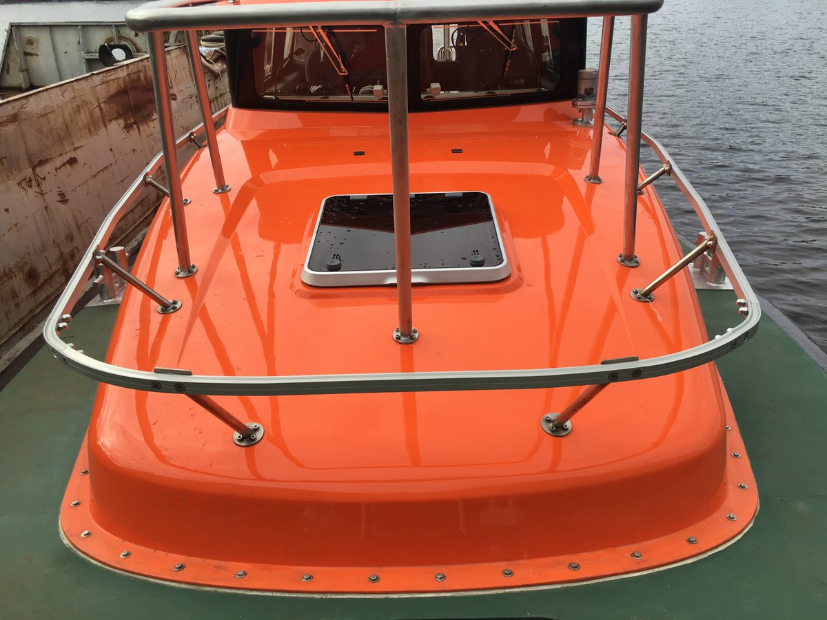 Harken_SandR's tweet photo. “The TR31 system proposed to us by Harken Industrial ensures that crew and pilots can tether to the vessel and safely move around the boat without having to worry about falling in the water." Find out more: https://t.co/3CwTly3uyO 

#HarkenIndustrial #CommercialMarine #SaferAtSea https://t.co/QJHSGXQUYE