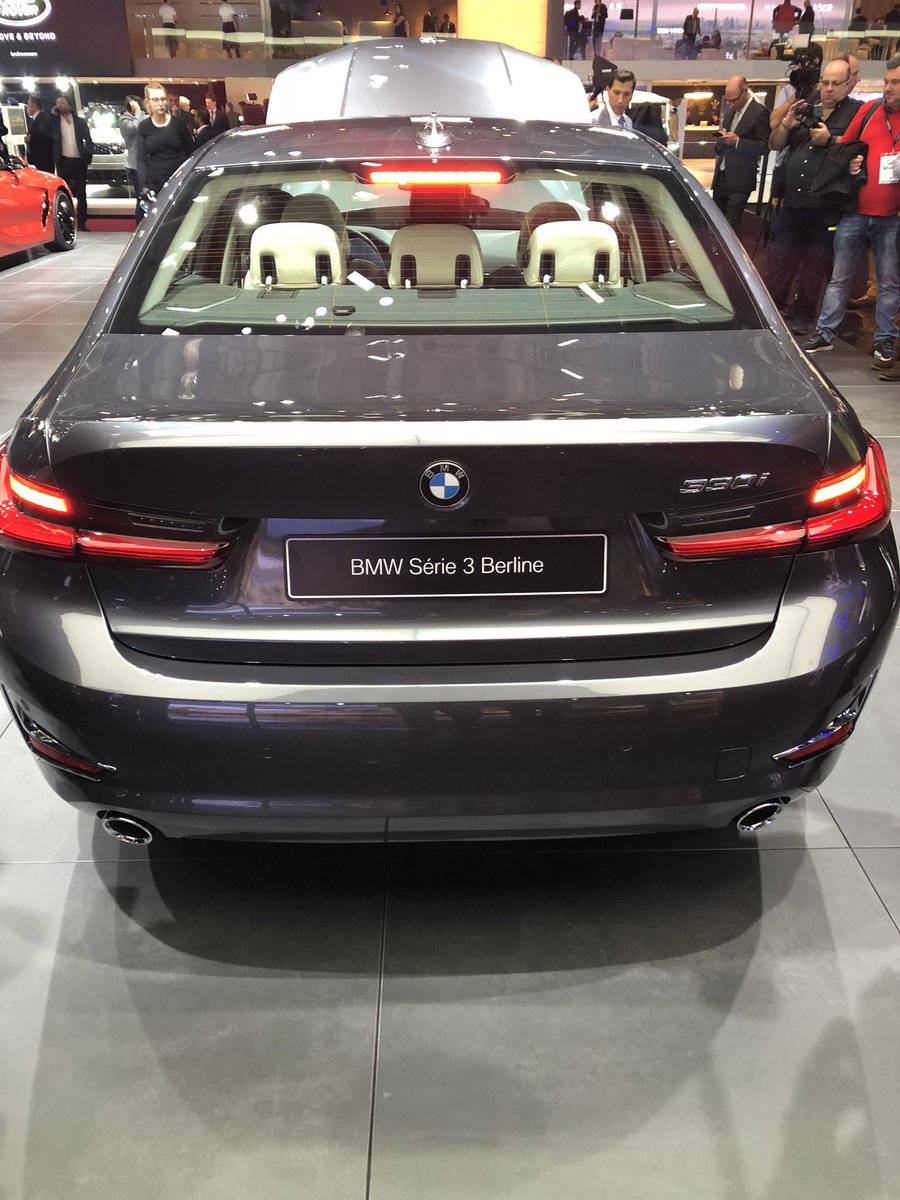 DirkMarcoA's tweet photo. World Premiere new BMW 3-Series at Paris Motorshow https://t.co/xQTznJngrZ