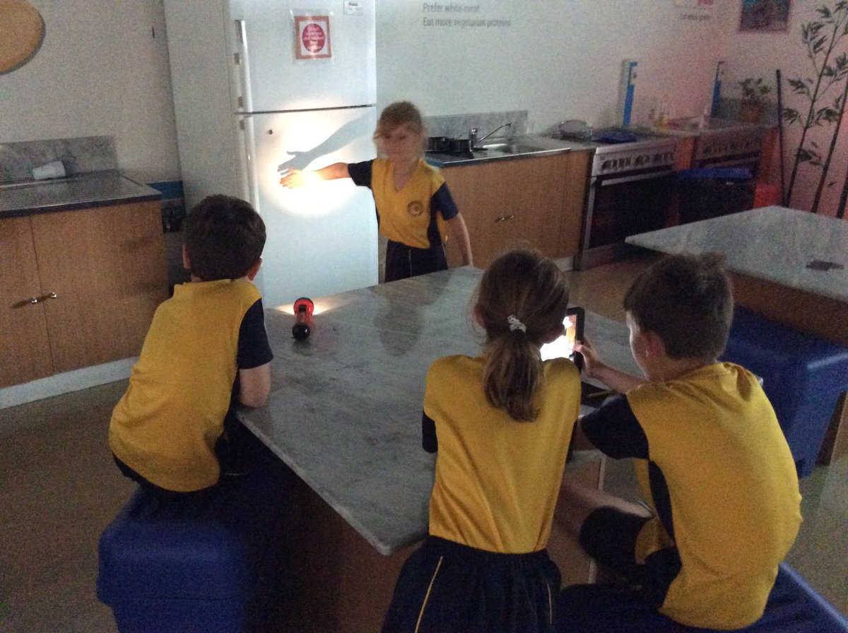 Horizon_Year3's tweet photo. 3C have been investigating how shadows can be changed #HorizonScience https://t.co/rL7cs8qYUQ