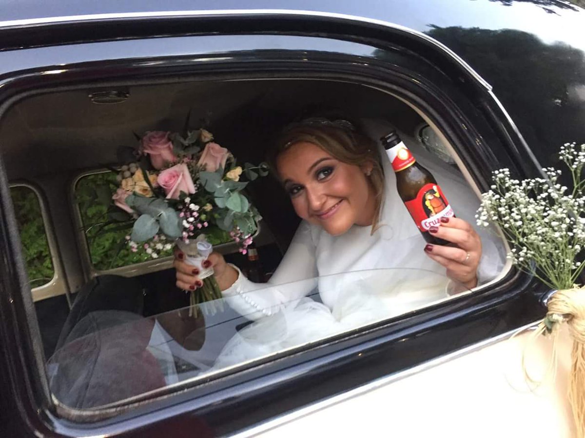amer_nati's tweet photo. Yo no brindo con champagne yo celebro mi boda con @Cruzcampo https://t.co/zH4GZ5tanF