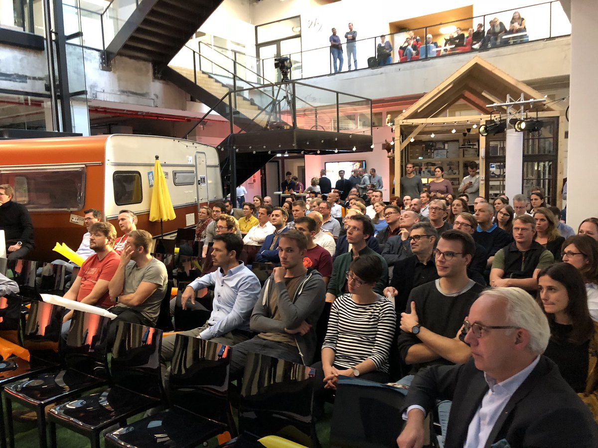 ithommyh's tweet photo. Bosch IoT Explores - Wow 😮 what a great #IoT Pitch Event @BoschSI last night. Super jury, incredibly audience and 5 outstanding pitch teams. THX to all for joining, watching and cheering 😜 https://t.co/jwhPkpStWw