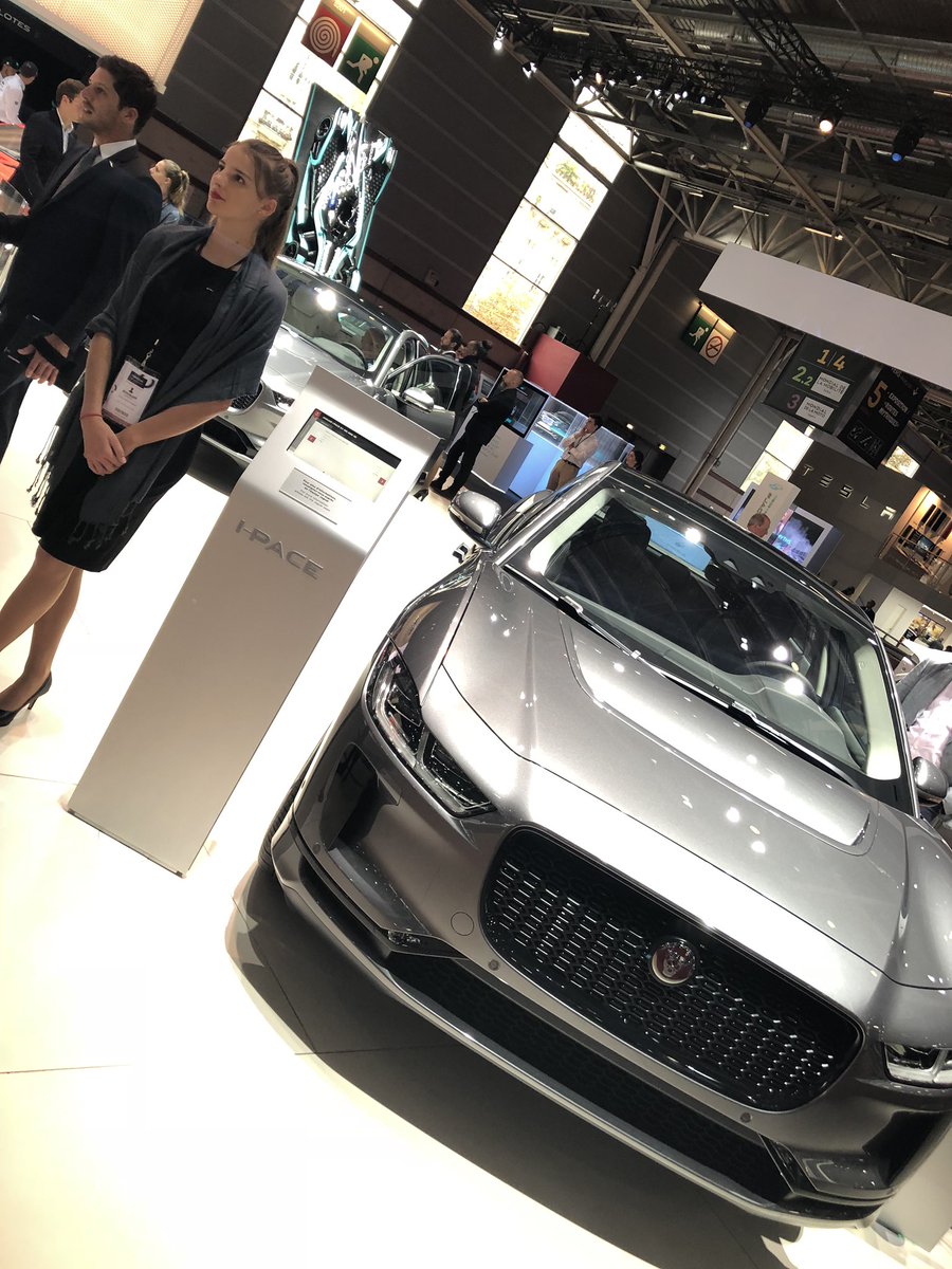 DirkMarcoA's tweet photo. First electric SUV Jaguar I-Pace at Paris Motorshow https://t.co/r84UX2RX6f