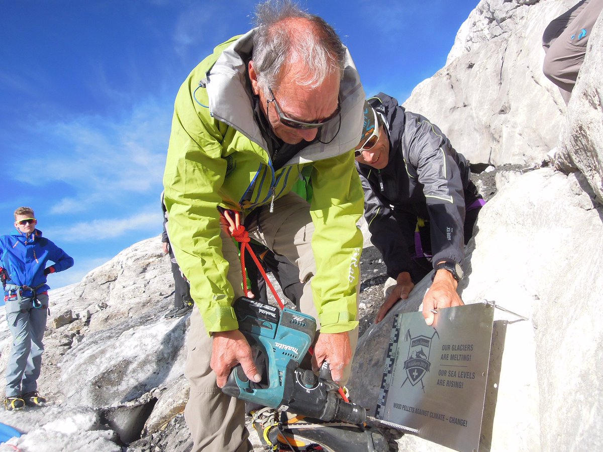Hochwassermarkierung am Gletscher! Berge zeigen deutlich wie erschreckend die Auswirkungen des Klimawandels sind. bit.ly/2NhmQzV