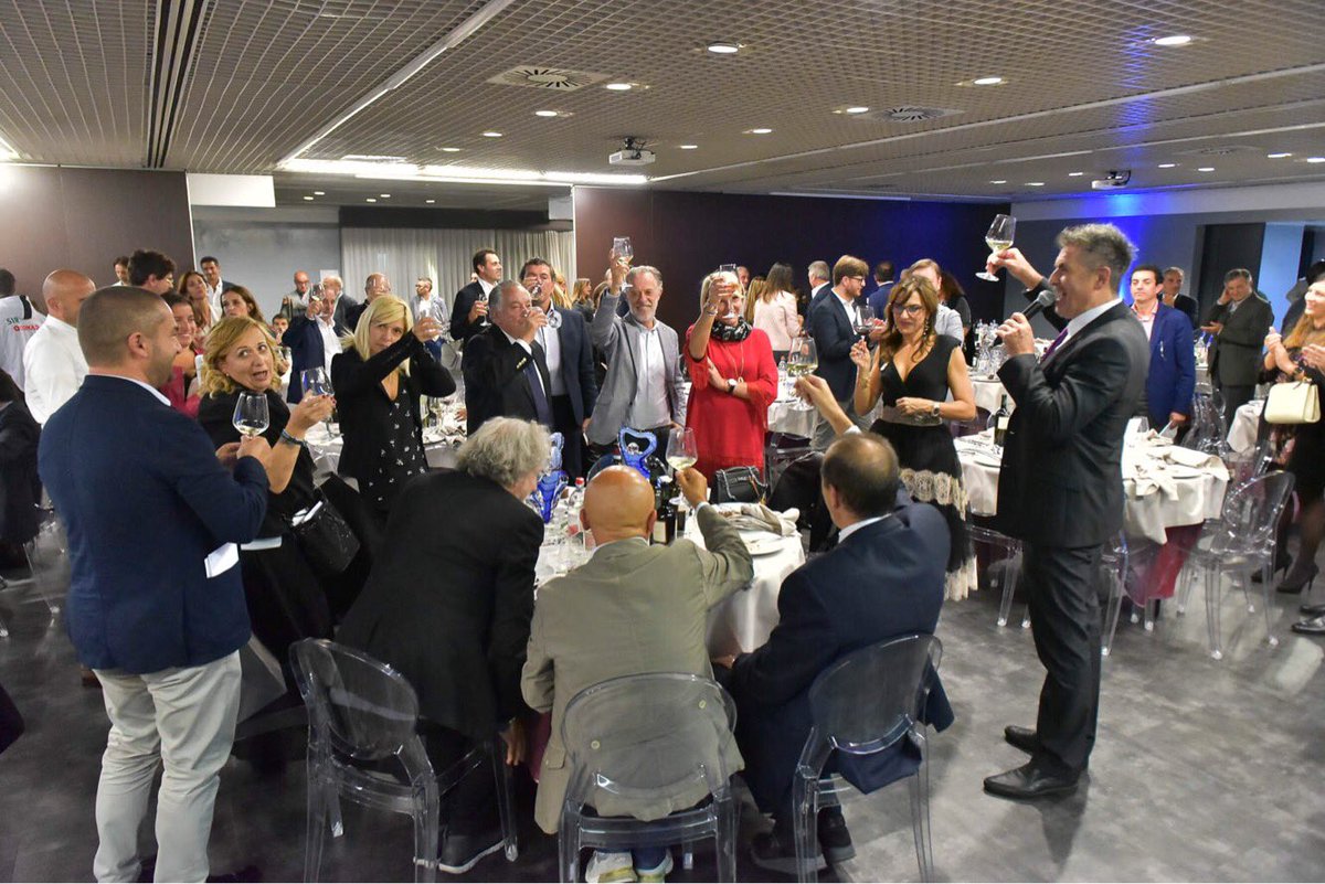 SIRVolleyPG's tweet photo. Alcuni scatti della serata di ieri al @ristoranteilvizio per la cena di presentazione insieme ai nostri sponsor!
Foto: Michele Benda @mbgrog
#BlockDevilsDay
#goSir #BlockDevils #RCD #SirSafetyConadPerugia #diventiamoLeggenda https://t.co/EznwcrvDyL