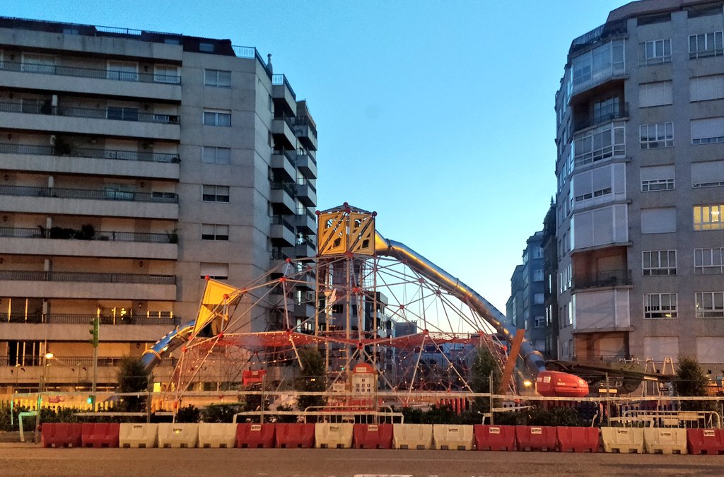 vidu_lac's tweet photo. Para que entendáis mejor lo de ayer, os adjunto foto, imaginad ahora a 4 obreros en las diferentes alturas de esto saltando y jugando https://t.co/uEq6aKeTyx