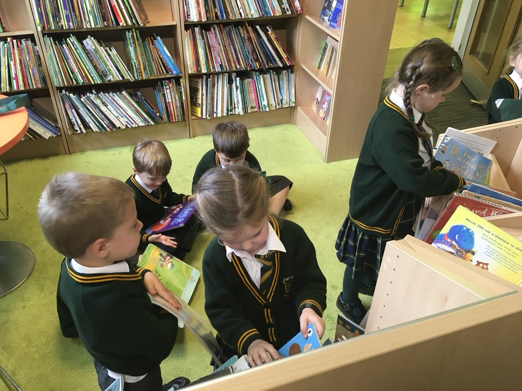 laceygreenpa's tweet image. R1 &amp;amp; R2 have been spending time exploring and choosing a book to take home from our school library this morning. 📚📚 #eyfsreading