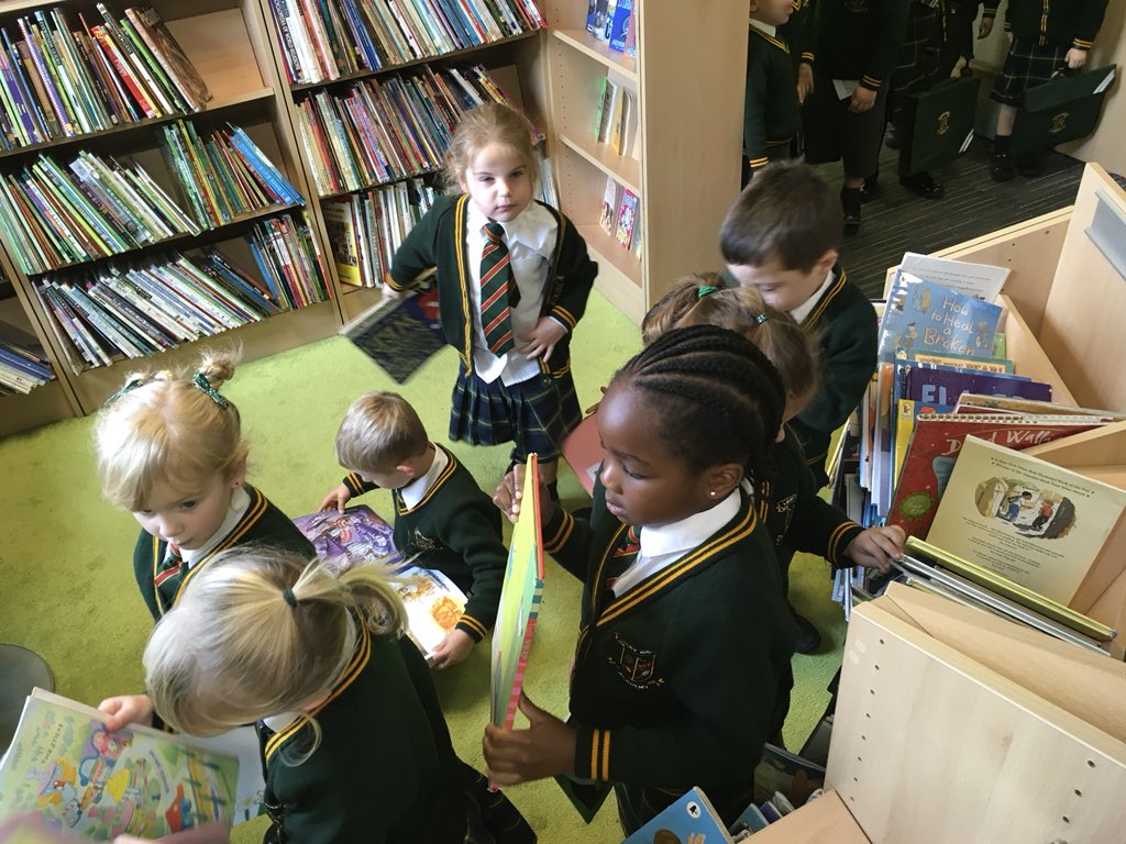 laceygreenpa's tweet image. R1 &amp;amp; R2 have been spending time exploring and choosing a book to take home from our school library this morning. 📚📚 #eyfsreading