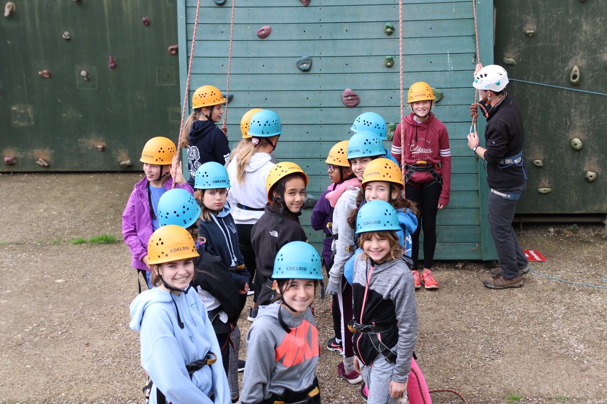 SurbitonHigh's tweet photo. Climbing is one of the current challenges being undertaken by @SHSYear7 at the Frontier Centre. Girls coming out of their comfort zones and making new friends #SHSEncourage https://t.co/s8sLo7yopH