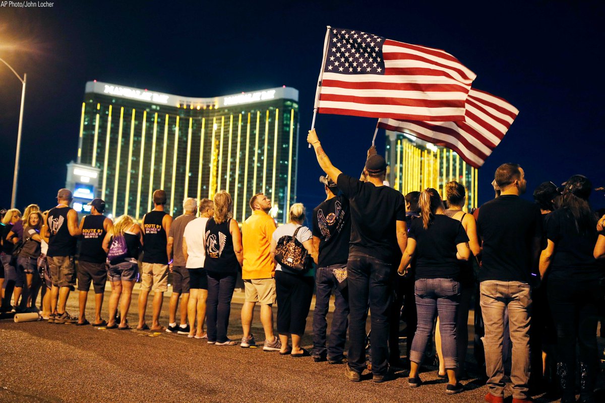FoxNews's tweet photo. People form a human chain around the shuttered site of a country music festival where a gunman opened fire on the first anniversary of the mass shooting on Oct. 1 in Las Vegas. https://t.co/4D3ZmozpJB https://t.co/AlXrIBd1mq