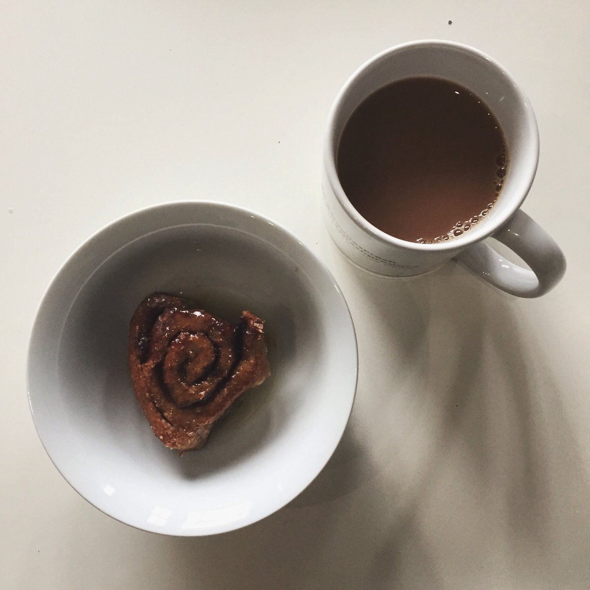 This week in the SK Bake off, Nat has treated us to delicious Cinnamon Swirls. She even got a handshake! 🤝🙀