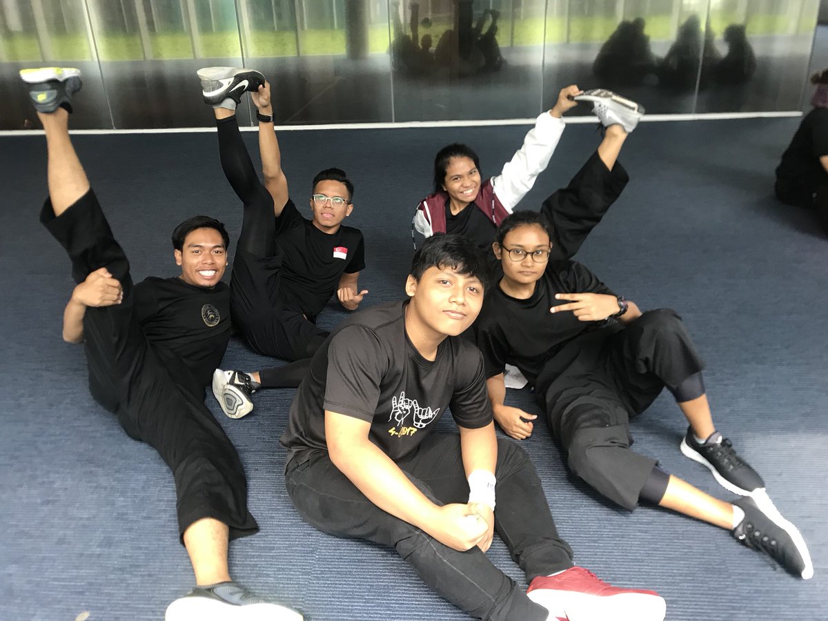rpsilatteam's tweet photo. we are now preparing for training after a fun filled morning of playing games 🤙🏻☺️♥️

#rpsilatteam #rpselatra #ftylb #SELATRACAMP18 https://t.co/hgYyuqUG63