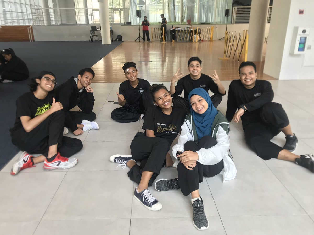 rpsilatteam's tweet photo. we are now preparing for training after a fun filled morning of playing games 🤙🏻☺️♥️

#rpsilatteam #rpselatra #ftylb #SELATRACAMP18 https://t.co/hgYyuqUG63
