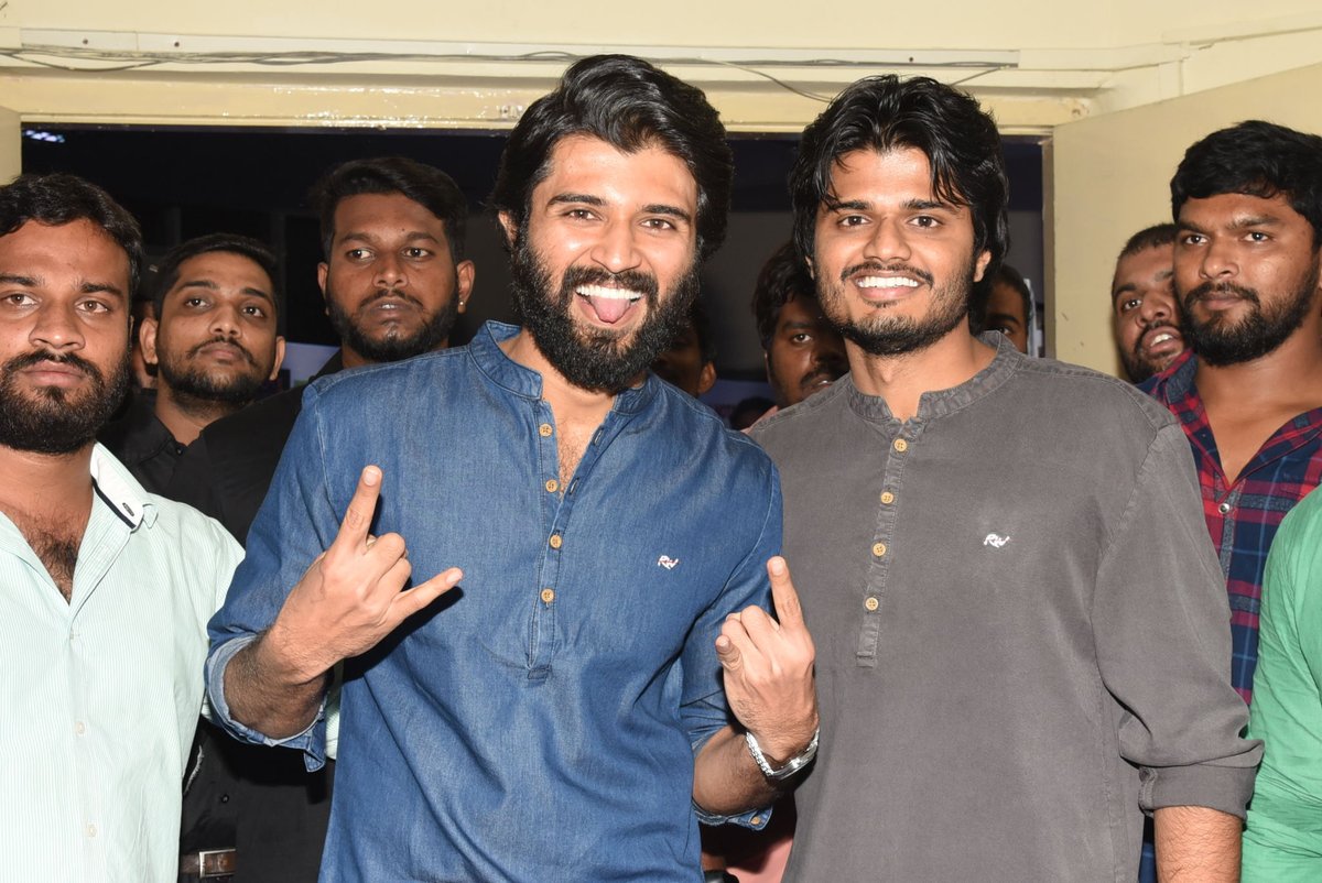TeluguOdu's tweet photo. #Nota Movie Public Meet
For more pics click the link :: https://t.co/Vs4hC01xSS
#VijayDeverakonda || #NOTAPublicMeet || #NotaOnFriday || #NOTApressmeet || #MehreenPirzada || https://t.co/PAOFkW3UTK
