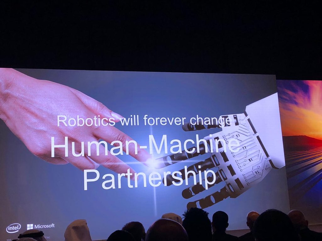 Vinay_9716's tweet photo. Technological takeover! #Robotics #HumanMachinePartnerships @DellEMCMEA #DellTechForum #Dubai #IT @DellTechForum https://t.co/xCvXREbiHW