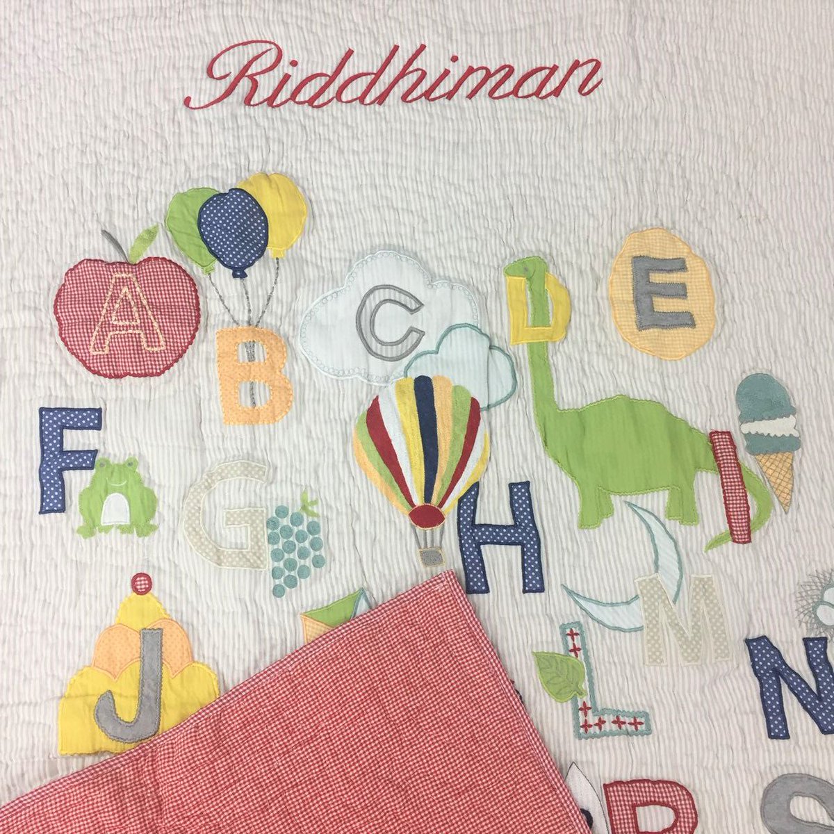 LittleWestSt's tweet photo. Perfectly handcrafted by hand, each alphabet has a corresponding object to make learning ABCs so fun! Sure to be loved all through the toddler years 💖 #HandMade #DesignerPick

Shop A is for Apple Quilt: https://t.co/lIBjTHkePV https://t.co/JpnURcnC0J