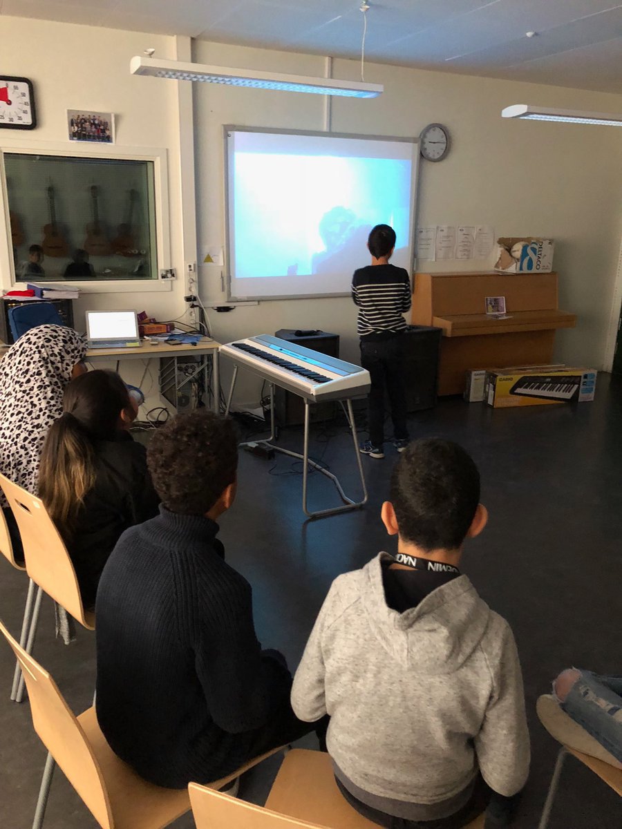 Uppträdande på musiklektionen på #sisSollentuna. #enskoldag #solskil