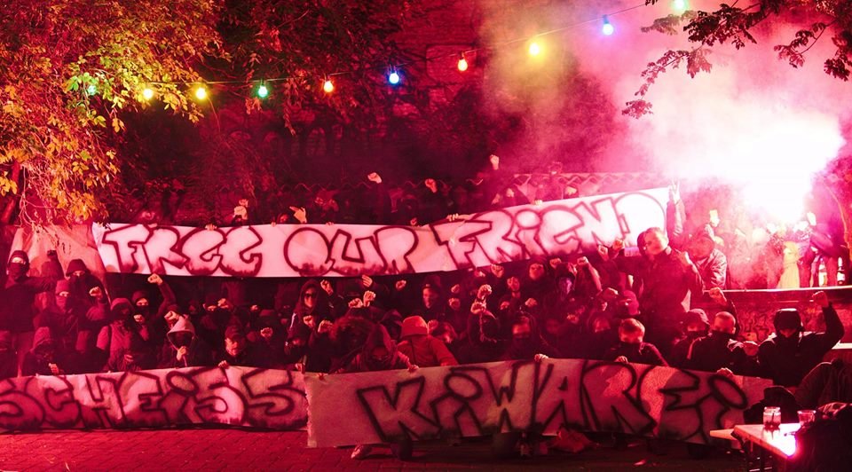 m_redical's tweet photo. Free our Friend - Scheiss Kiwarei! Während den #noS20 Protesten in Salzburg wurde ein Genosse inhaftiert und sitzt noch immer! Wir fordern seine sofortige Freilassung! #solidarityforever https://t.co/EixhWic7ya