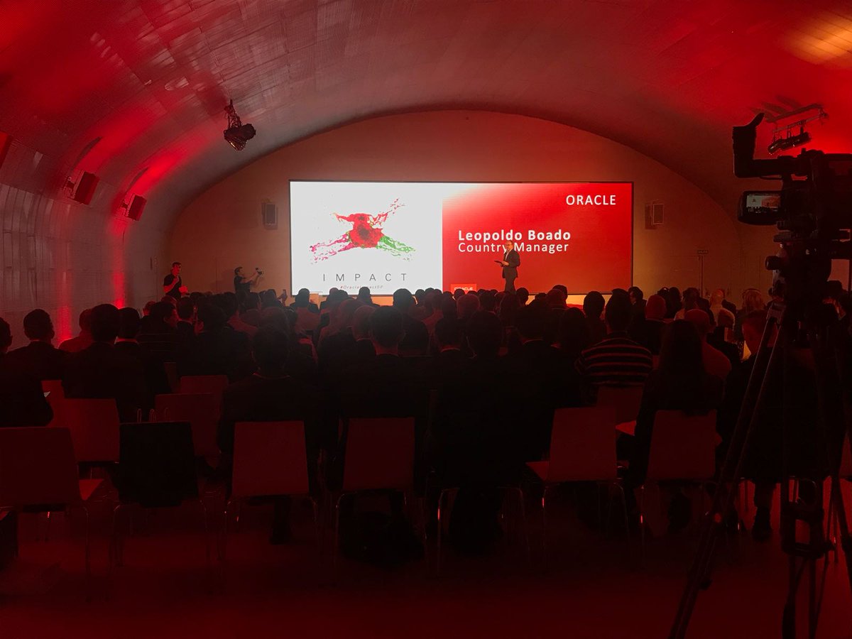 laura_mdla's tweet image. #OracleImpactSP #OracleDemosSP @oracle_es &quot;Somos los únicos que ofrecemos cloud híbria con nuestras soluciones Cloud @ Customer&quot;