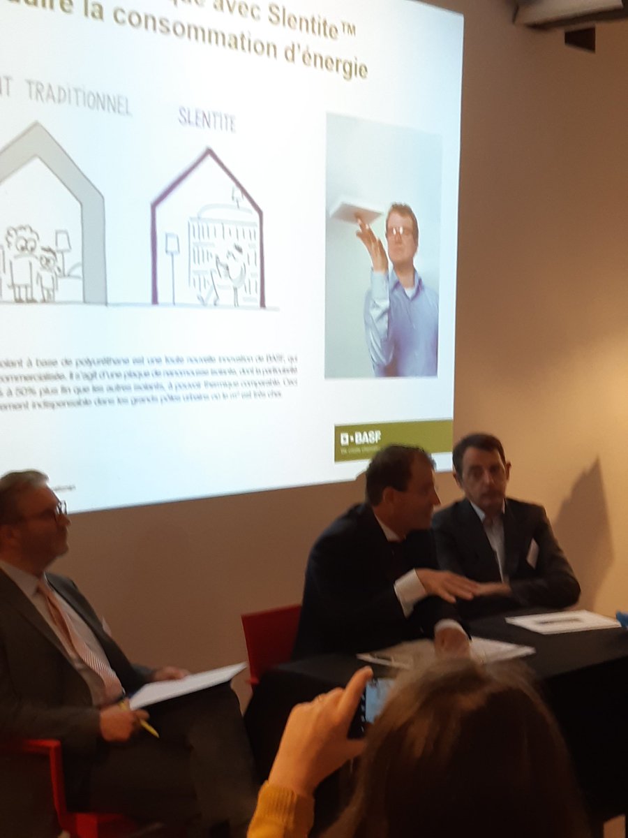 MarieDanielleVD's tweet photo. La seconde #innovation de @BASF_FR évoqué par @thierry_herning est celle de #slentite qui est née au postdoc Center européen #Jonas de BASF à #Strasbourg qui est un arrogé organique à base de PU . Il s agit d un isolant 30 à 50% plus mince qu un isolant standard. https://t.co/2MvJ0Xvza2