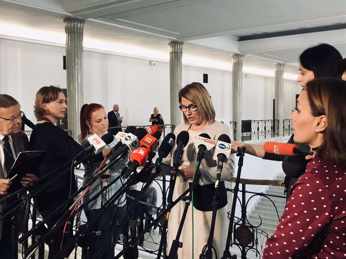 Wicemarszałek <a href="/beatamk/">Beata Mazurek</a> w #Sejm: Pytam PO, czy nie mają odwagi powiedzieć Polakom co rzeczywiście zrobią z wiekiem emerytalnym, z #Rodzina500plus? Dlaczego składają #PusteObietnice?