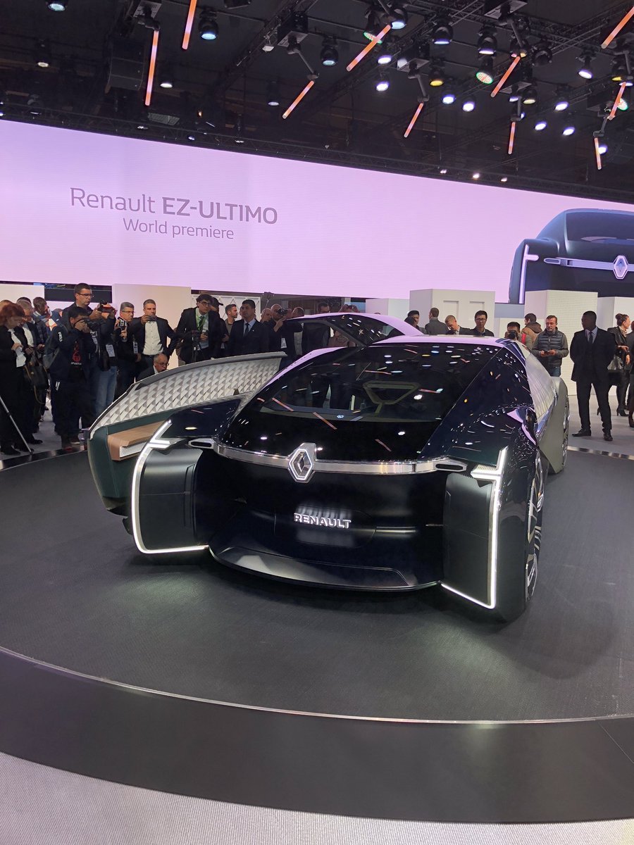 CarlosGAlcaniz's tweet photo. Máxima expectación en el stand de #Renault, que acaba de presentar en público y en su casa el EZ-Ultimo, prototipo de coche autónomo y de claro enfoque #premim. ¡Es muy bajo y ancho!#RenaultLive @Groupe_Renault @PrensaRENAULT https://t.co/vCPmfo762E