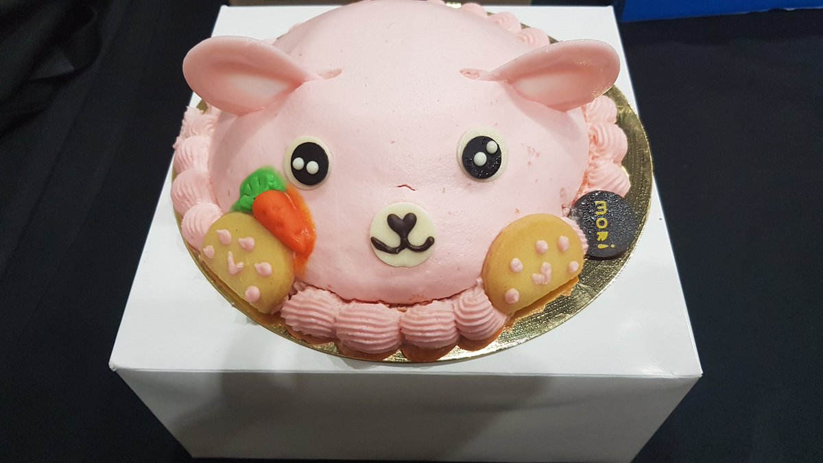 forfromis_9TH's tweet photo. โปรเจคที่พวกเราได้ร่วมกันโดเนทและช่วยกันคิดและโหวต ได้ทำให้สาวๆ #fromis_9  เกิดความประทับใจกับการต้อนรับของแฟนๆชาวไทย มาดูกันว่า มีของสิ่งใดกันบ้างนะ 😊💕
1.ป้ายต้อนรับที่สนามบิน
2.โปรเจคชูแบนเนอร์ช่วงยักซกเค
3.ป้ายต้อนรับการกลับมาของกยูริ
4.เค้กวันเกิดฮายอง
#KCON2018THAILAND https://t.co/83i6MnNhuc