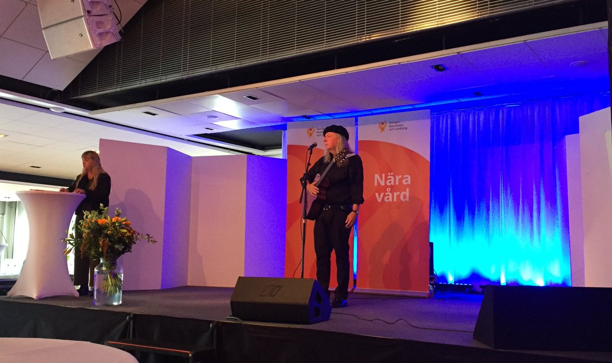 MarieBNiklasson's tweet photo. Riv murarna och bygg nära vård! Nu börjar konferensen #näravård @hannek12 https://t.co/mr8ja4clCS