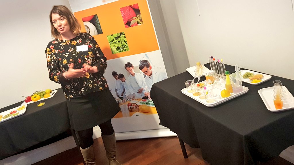 thierry_herning's tweet photo. Les #KidsLab de @BASF_FR permettent aux jeunes de découvrir à la fois la #chimie et les bienfaits des fruits et légumes sur notre #santé ! Nous les présentons ce jour aux journalistes en partenariat avec @Espebanlieues @DechenauxClaire
#AimerlaScienceBASF https://t.co/4fXCFbVArI