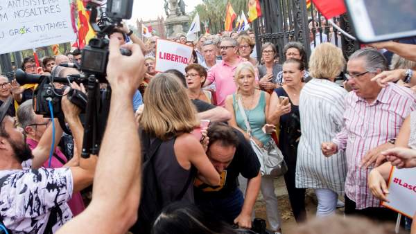 eldestacat's tweet photo. Air PnP o la venda de C’s https://t.co/ZZNcMrPFQr #FalsaBandera #República #1Oct #FakeNews #NotíciesTaronges https://t.co/EyVwH4gOQU