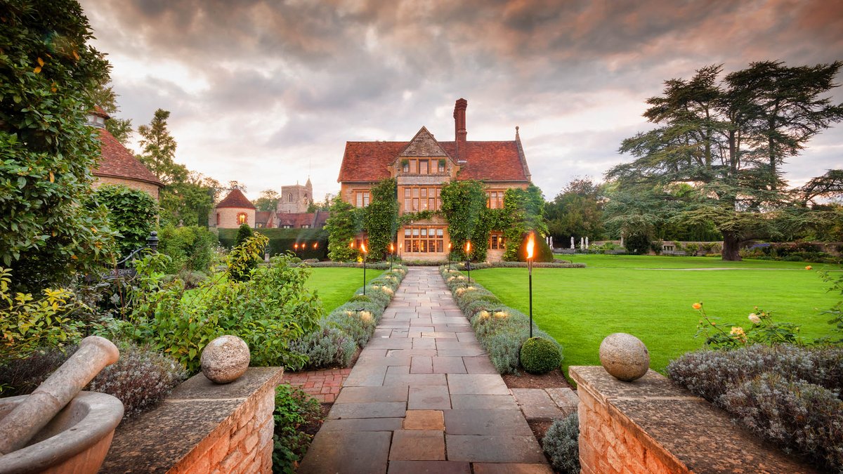 raymond_blanc's tweet photo. So proud of all my team , past and present , who have made @lemanoir the centre of  excellence that it is . 34 years of holding two Michelin stars - it is extraordinary . We are  so delighted  @MichelinGuideUK #TeamBelmond https://t.co/tHWdj3vmWM