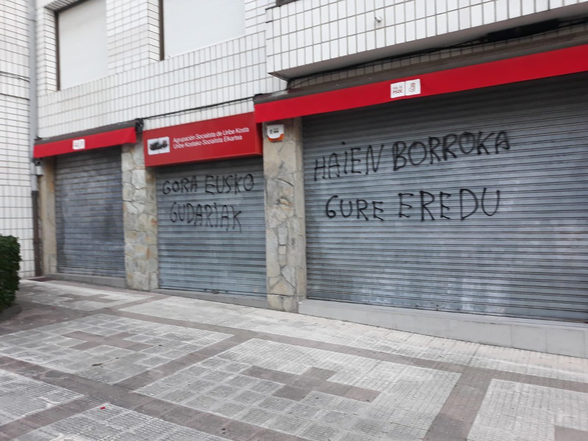 Ante las, pintadas aparecidas el día 27 de septiembre en la sede – Casa del pueblo - del PSE- EE en  la calle Lizarre de Sopela, la Junta de Portavoces del Ayuntamiento de Sopela acuerda por unanimidad la siguiente declaración: sopelaudala.org/index.php/es/s…