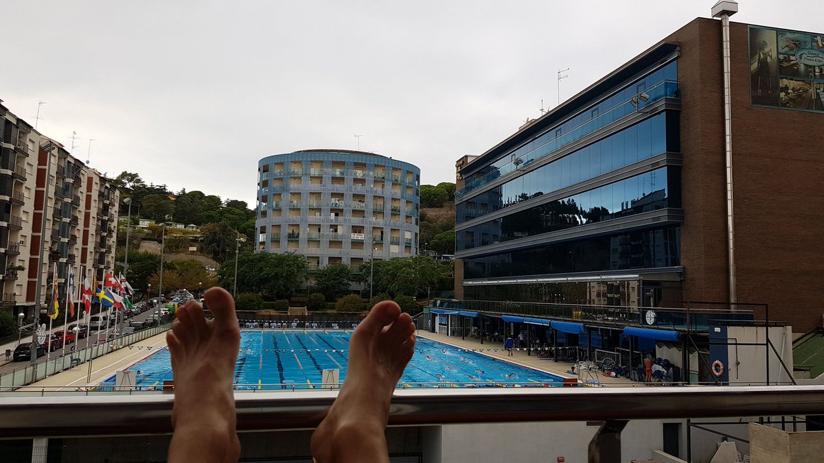 PeteLitmanen's tweet photo. Tapering for an Ironman race pushes your body into its ultimate limits. Recovering from yesterday's killing combo (0:30 streching + 1:00 in spa + 0:30 afternoon nap) Now watching young talents training. This is so hard! My 12th #Ironman and 9th #IMBCN on Sunday #ironmanbarcelona https://t.co/bICt2hN3W5