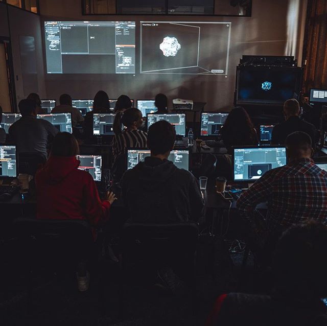 VentuzTech's tweet image. So much Ventuz in one room - we like it. This is agency Inty giving a workshop on their famous holo installations. 

#ventuz #madewithventuz #holography #3dhologram #sharingwisdom #toloveistoteach