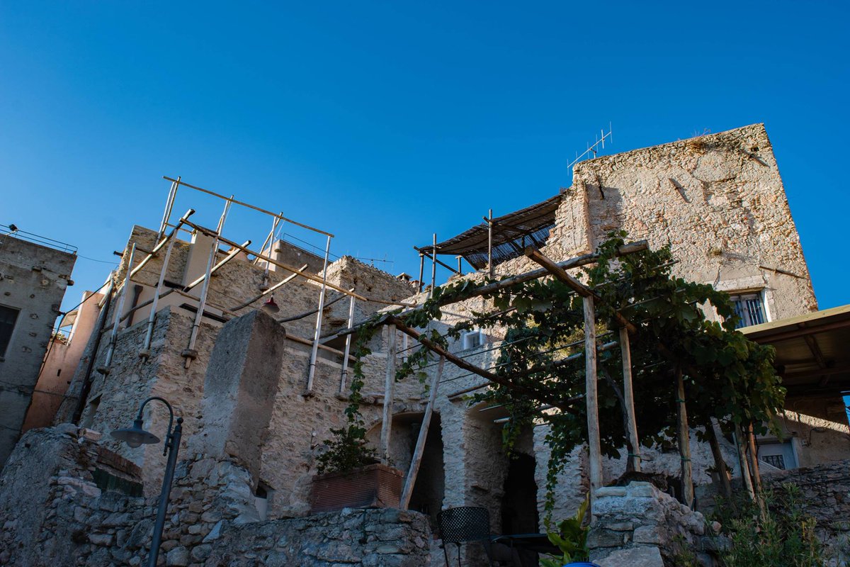 ideedituttounpo's tweet photo. Verezzi una bomboniera di borgo che basa l'offerta turistica su un festival teatrale di altissimo prestigio, percorsi sportivi outdoor curatissimi e una gastronomia di alto livello #ad @CIMAFoundation  #Interreg  #lamialiguria #Ecostrim @EcoStrim @LiguriaOnLine https://t.co/mQpopabKpz