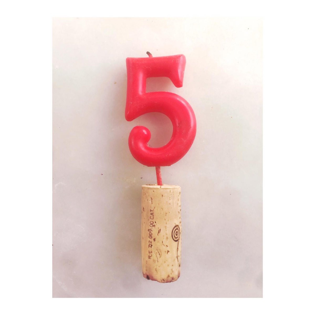UnderPoolMusic's tweet photo. Aquest divendres dia 5 d'octubre a les 20h a Robadors 23 bufarem les espelmes per celebrar el 5è aniversari d'UnderPool i a les 20,30h hi haurà el concert del Laboratori Underpool. https://t.co/RMRpheR3XI