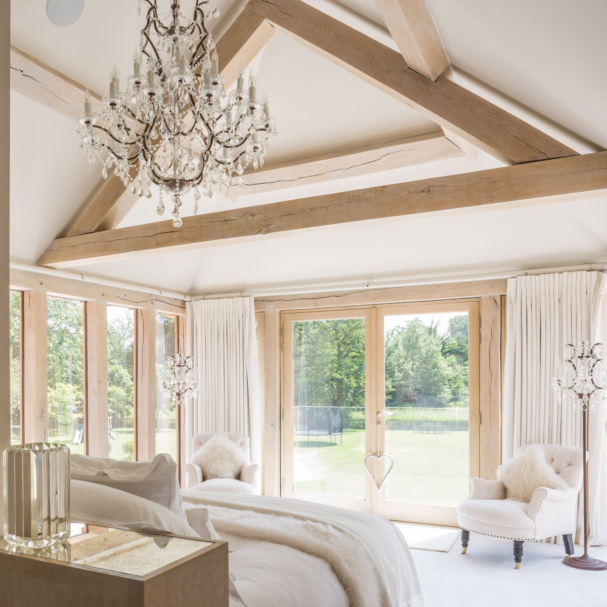 This stunning image was taken from our most recently completed project. This dressing room features exposed beams with bespoke storage and decorative chandeliers to complete the look. .
#designdaily #interiordesign #interiordesigner #interiors #interiorinspo #instahome #dreamhome