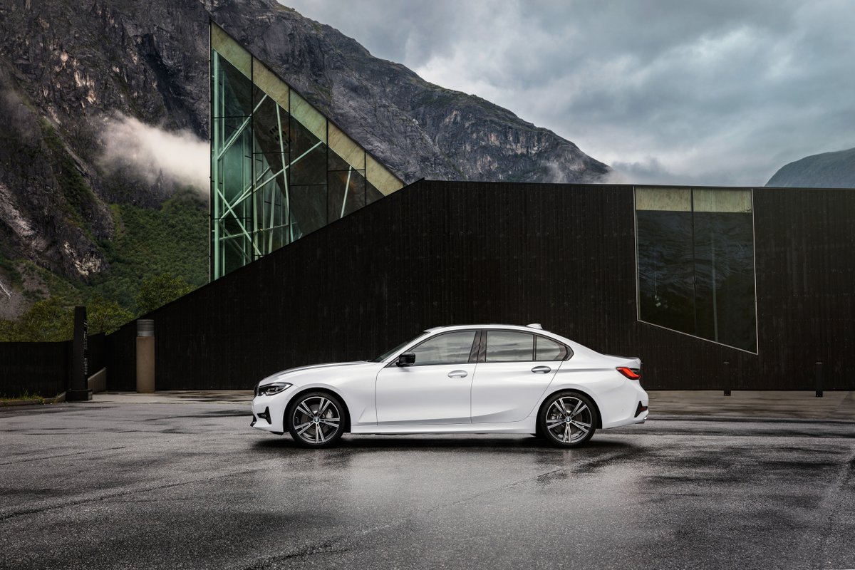 DriveAndRideDE's tweet photo. Die neue BMW 3er Limousine Weltpremiere im Oktober 2018 auf dem Mondial de l’Automobile in Paris, Markteinführung ab 9. März 2019 #BMW #BMW3Series #BMW3er @BMW @MondialAuto https://t.co/yJnsduwtGt https://t.co/9EtPI6BQp9