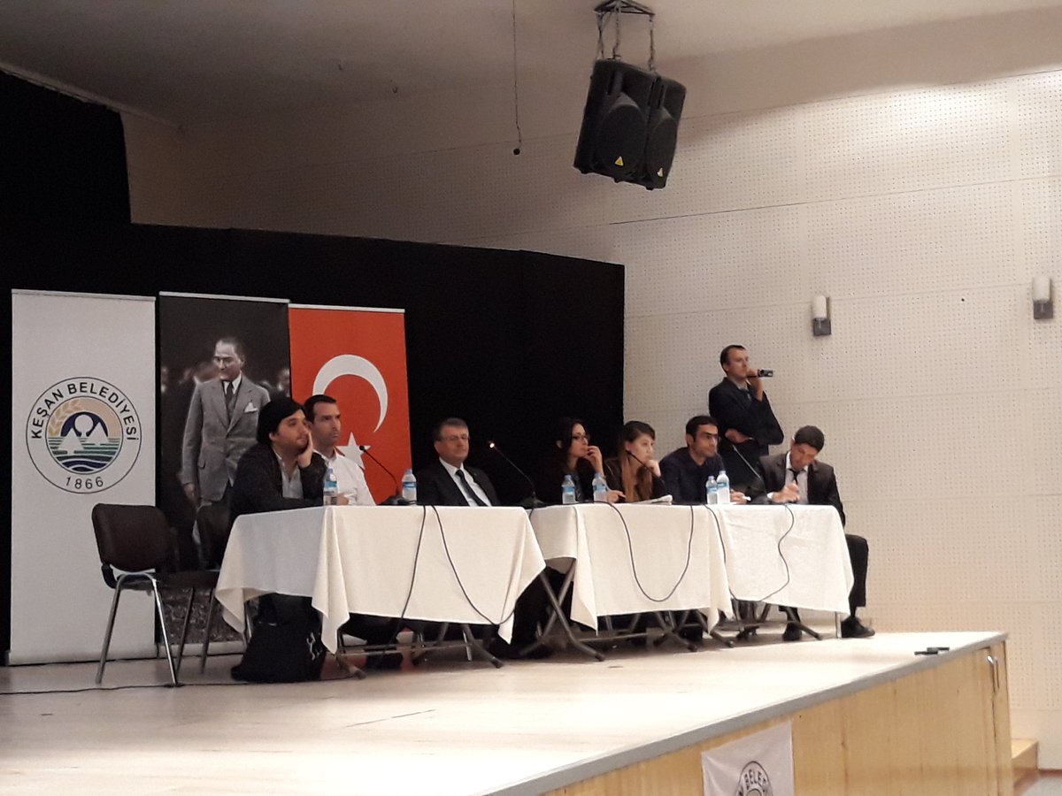 SevgiSahin85's tweet photo. Saros halki,,,, bakanlık ve botaş yetkilileri karşı karşıya ,ÇED toplantısında söz halkta!!! Halk,dogalgaz taşıyacak  gemiler için  iskele istemiyor ve bunun için de yetkililerin sunum yapmasına karşı çıkıyor #saros https://t.co/zbX7Js8aWR