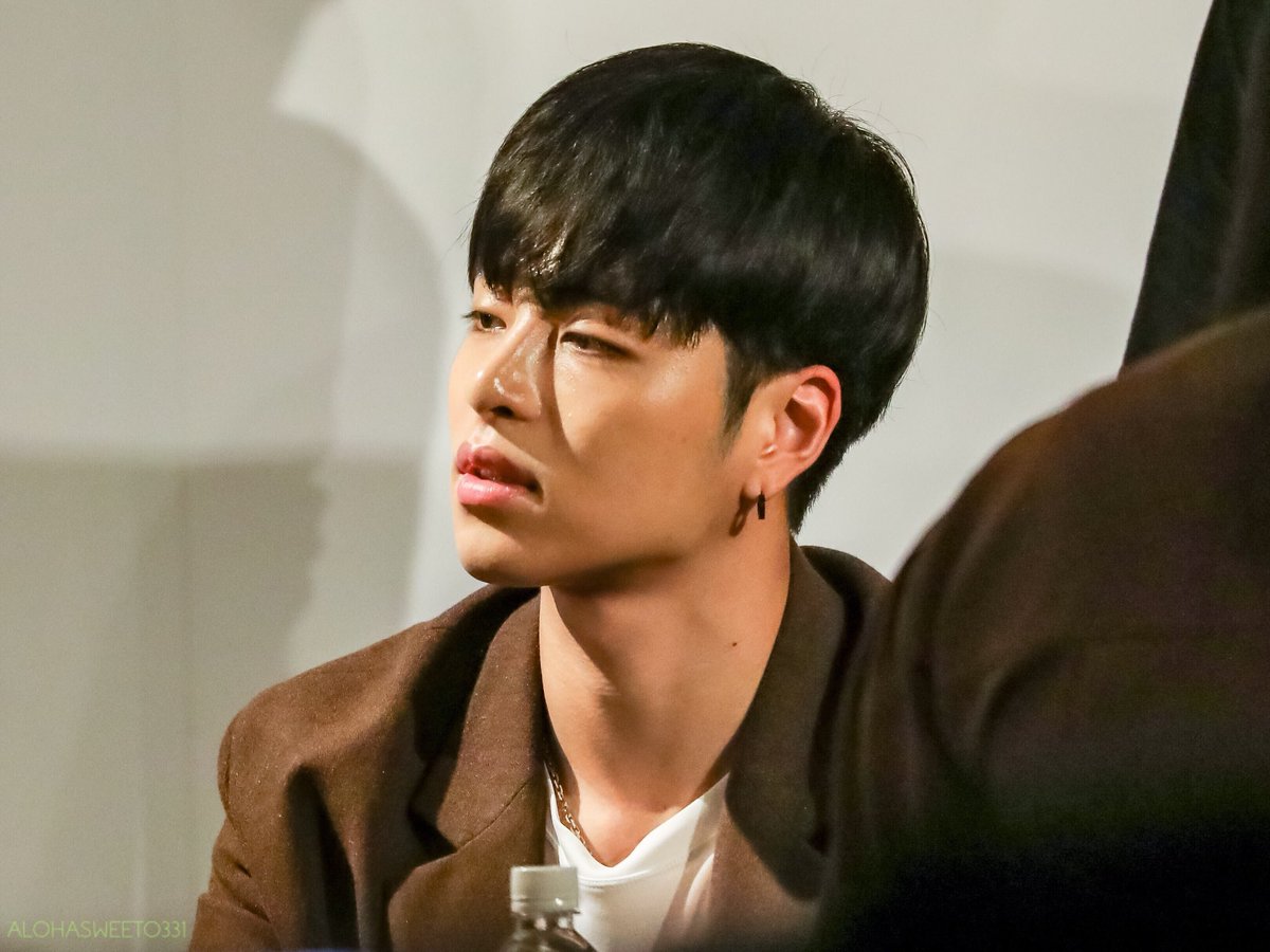 ALOHASWEET0331's tweet photo. 2018.09.21 in Taipei
#iKON #아이콘 #준회 #구준회 
#JUNE #junhoe #ジュネ
So cool♡
So cute♡ https://t.co/39SuJx7zey