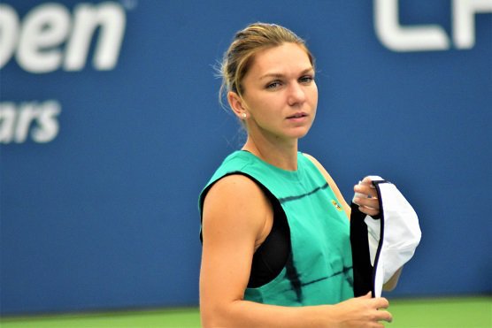 Simona_Halep's tweet photo. Hi everyone, wanted to give you a quick update. I had an MRI on my back and found out I have a disk hernia.
I will discuss with doctors in the next few days but hope to be back soon and will keep you updated. Thanks for all your support ❤️ https://t.co/tQ6cFTsB9o