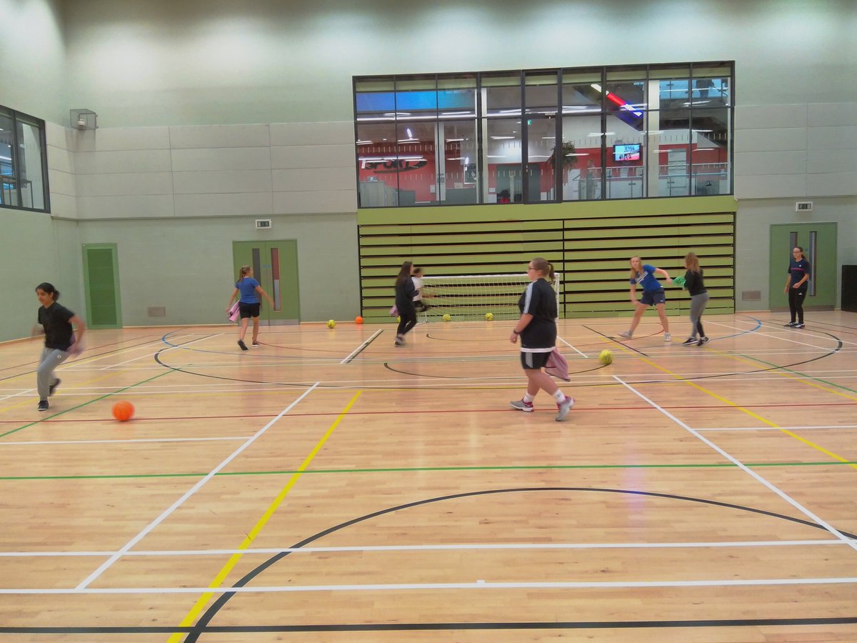 cmcevoy21's tweet photo. ๐ข Kickstart football is back TODAY!
๐
We are at UCLan Sir Tom Finney Sports Centre (STFSC)
5-6pm Tuesdays & 4-5pm Thursdays!
๐Managed by the amazing @_zuleikha7
โฝ Bring your friends. All abilities welcome!
#football #Girlsonly #STFSC #NocostNoexcuse https://t.co/bBwfs1pynk