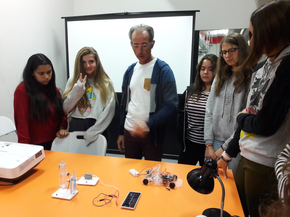 Teruel acoge el programa «Conecta con la ciencia» de #CiènciaUJI. Hoy 2/10, en el IES Santa Emerenciana y el IES Vega del Túria (mtr.cool/blumrfv) / <a href="/GobAragon/">Gobierno de Aragón</a> <a href="/aragondigital/">Aragón Digital</a> <a href="/diariodeteruel/">Diario de Teruel</a> <a href="/EcodeTeruel/">Eco de Teruel</a> #ConectaUJI @UJI_noticies
