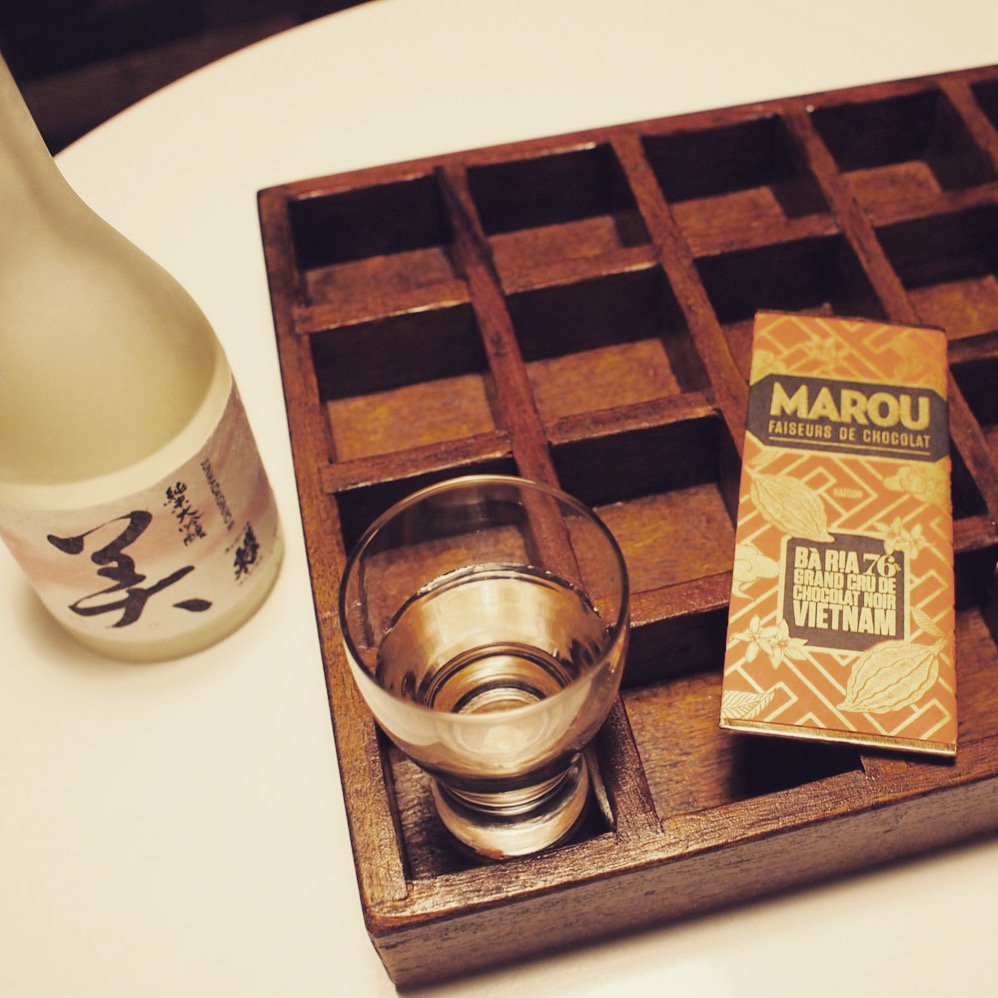 LamageSns's tweet photo. 肌寒くなってくると日本酒が呑みたくなります🍶
#chocolatdelegame #beantobarchocolate #beantobar #チョコ #チョコレート #スイーツ #名古屋 #名古屋駅 #名駅 #中村区 #中村 #antidotechocolate #fineandraw #marou #chocolateorganiko #chocolatmadagascar #chocstars https://t.co/uewwuwtNwX