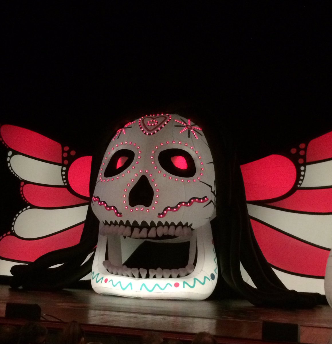 tinybirdtextile's tweet image. At a point in time when we are all bombarded with stuff demanding attention &amp;amp; eating our time I’ve decided not to add to the noise. I’m saying no to a running commentary just to keep my analytics up. #qualitynotquantity (Pic: #RossNoble stage back drop - don’t get gobbled up!)