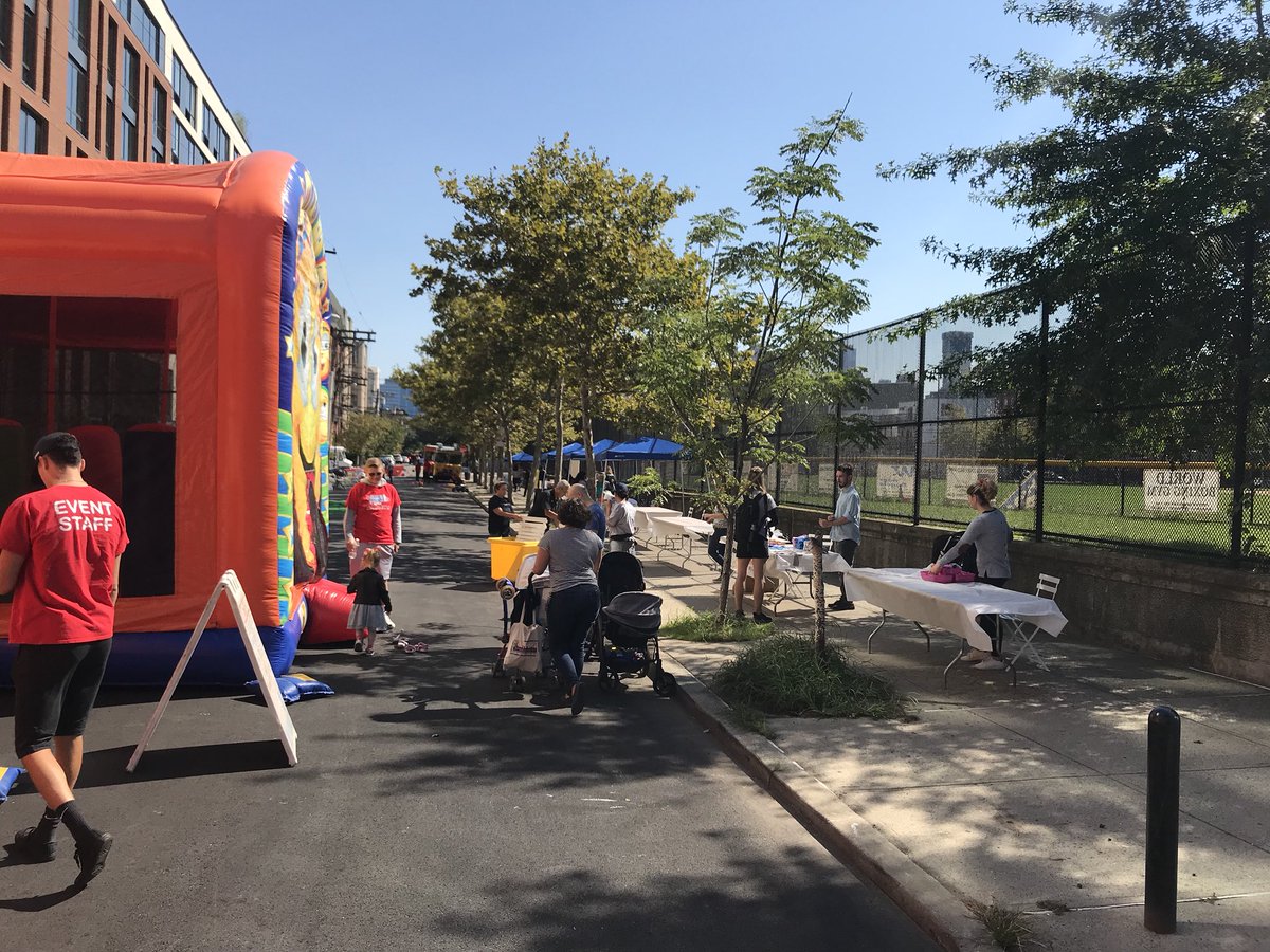 evcones's tweet photo. Me with my @ubuygas #NissanLEAF and @DriveMaven teaching the public about #ElectricCars this weekend in @JerseyCity Thanks to the @ShusterGroup for hosting the #StreetFair - I spoke to dozens of people about buying an #EV or #PHEV for their next vehicle. #UBUYGAS #EVcones https://t.co/MsuVWDPHLC