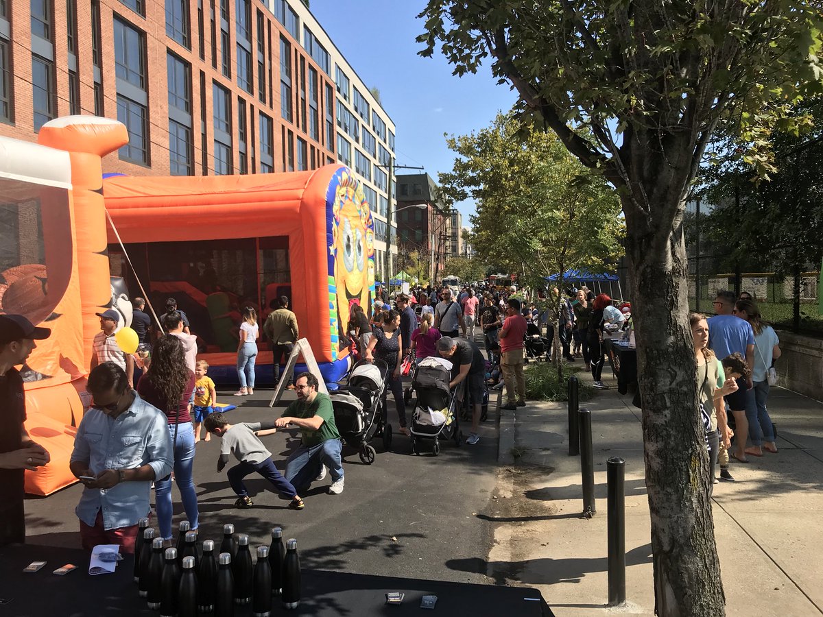 evcones's tweet photo. Me with my @ubuygas #NissanLEAF and @DriveMaven teaching the public about #ElectricCars this weekend in @JerseyCity Thanks to the @ShusterGroup for hosting the #StreetFair - I spoke to dozens of people about buying an #EV or #PHEV for their next vehicle. #UBUYGAS #EVcones https://t.co/MsuVWDPHLC