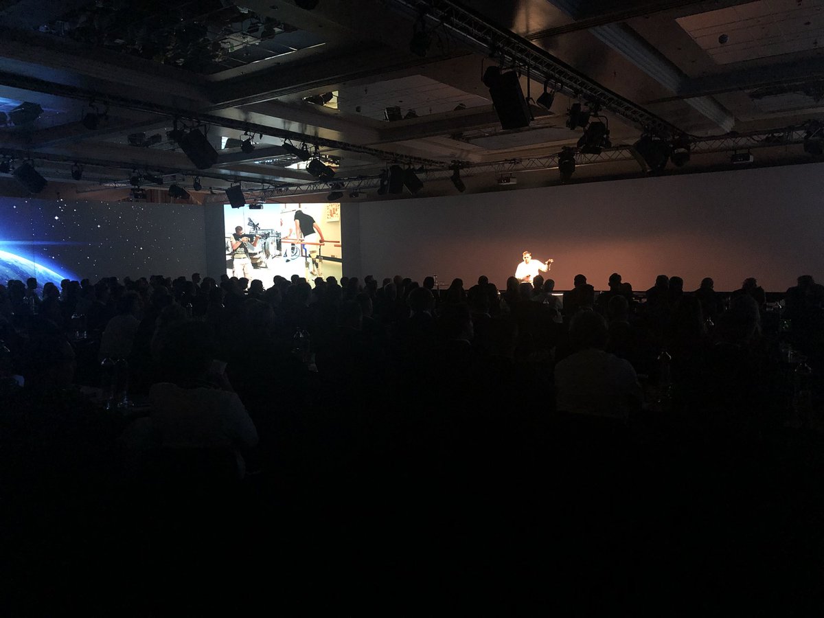 Nothing is impossible. <a href="/marcc2/">Marc van de Kuilen</a> spreekt voor volle zaal op #nationaalfoodcongres2018 over #veerkracht #dromen #geluk