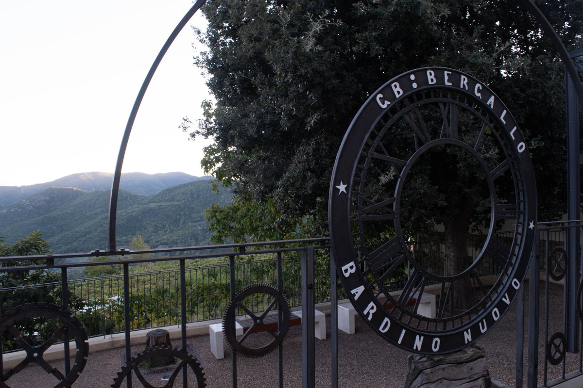 ideedituttounpo's tweet photo. E il museo dell'Orologio di Tovo San giacomo? Orologi e meccanismi per torri camparie del Sig. Bergallo, che ha lasciato tutto in mano al Sig. Sergio che ora restaura e colleziona pezzi unici #ad @CIMAFoundation  #Interreg #lamialiguria #Ecostrim @EcoStrim @LiguriaOnLine https://t.co/NVJCdRUhEC
