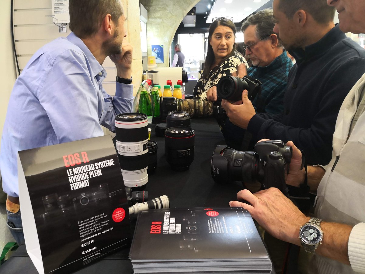 ImagesPhoto_MTP's tweet photo. //CANON EOS-R

Présentation en cours par l'équipe @CanonFrance de l'EOS-R, RDV en magasin pour le prendre en main!

Au programme:
-2 EOS R 
-2 Bague d’adaptation
-2 RF 24-105 mm f/4
-2 RF 50 mm 
-Quelques optiques EF &amp; EF-S
-Café, boissons fraîches et gâteaux ! 😋 https://t.co/iFbIZcfHcc